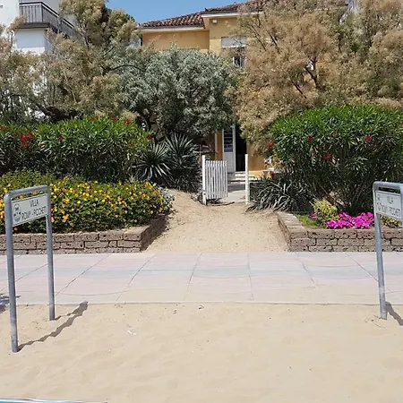 Picchetti Fronte Mare Villa *