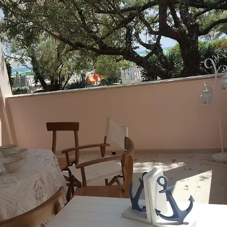 Picchetti Fronte Mare Villa *